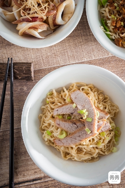 12240_5cdb9583b4507大坑米粉湯-內文01-肉片雞蛋意麵.jpg